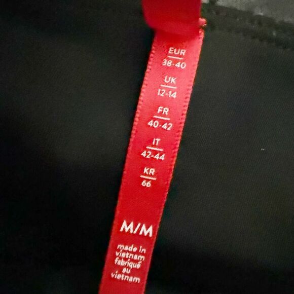 SPANX | SPANXshape™ Faux Leather Leggings Black stretch Tummy Control | Medium - Picture 7 of 8